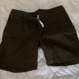 Men’s Lulu Khaki Shorts (Like New)